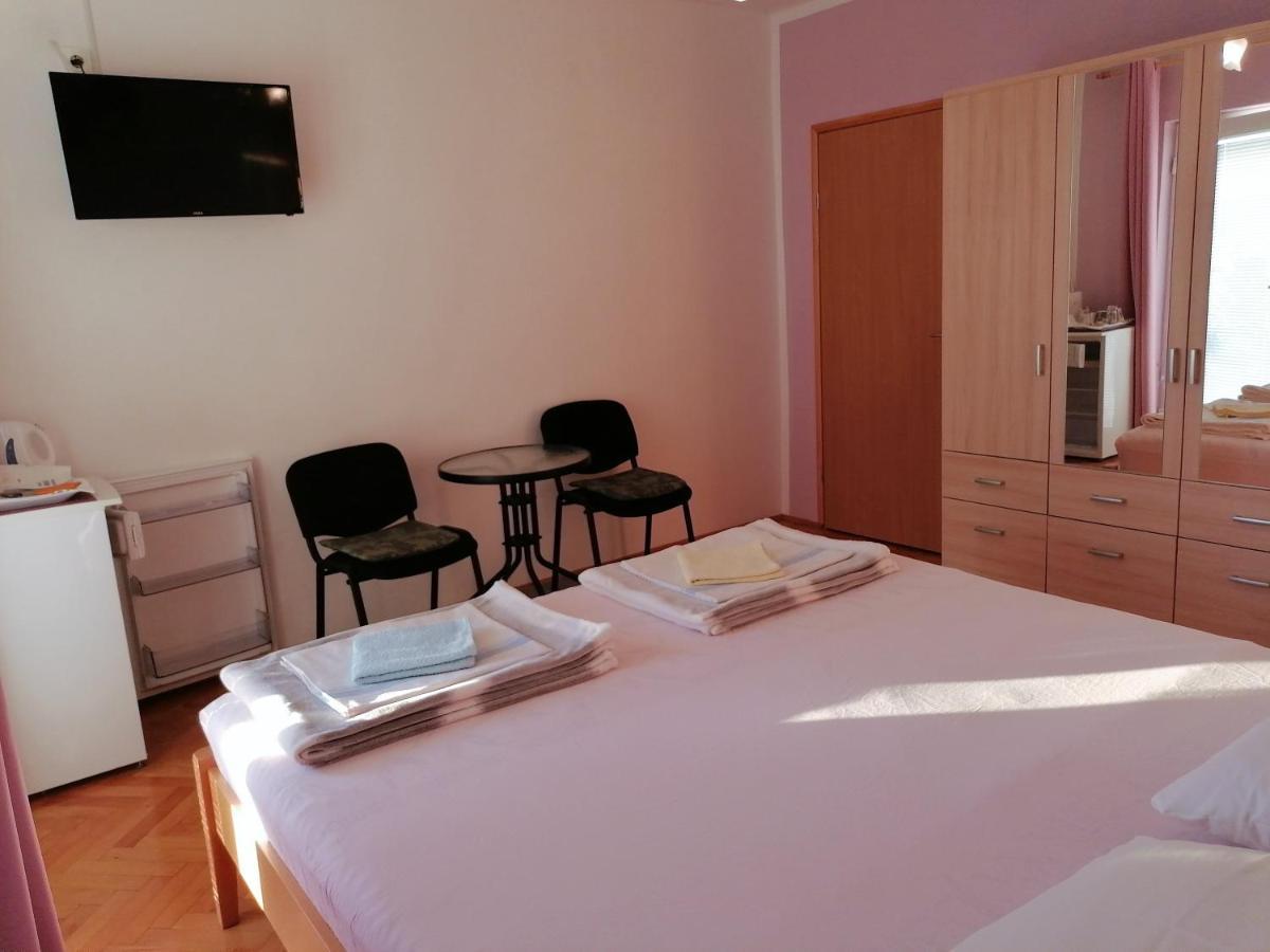 Guest House Pamela Сен Екстериор снимка