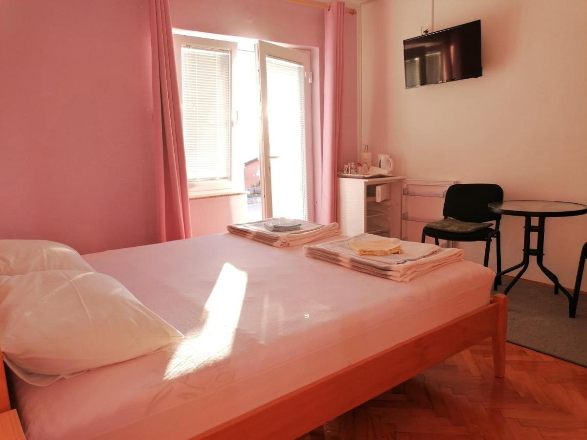 Guest House Pamela Сен Екстериор снимка