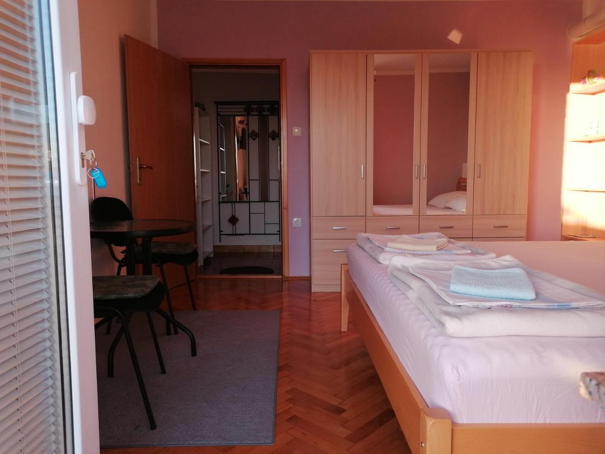Guest House Pamela Сен Екстериор снимка