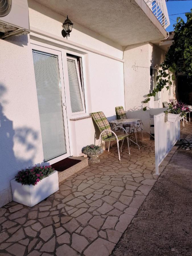 Guest House Pamela Сен Екстериор снимка